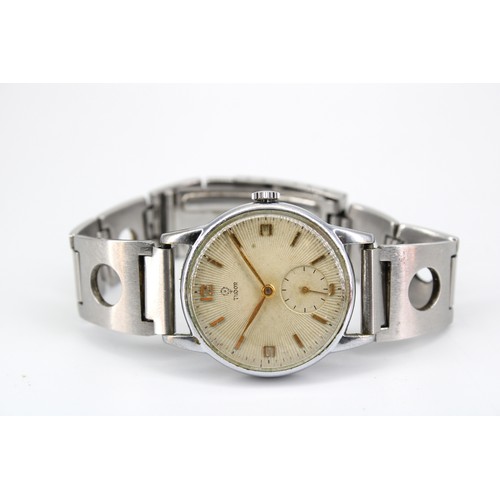 229 - A 1950's Stainless Steel Tudor, 30mm Featuring a Textured Dial with Gold Hands and Hour Indices, sub... 