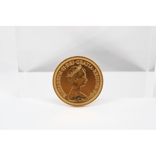 369 - A Queen Elizabeth II, 1980 Gold Sovereign Weight: 8g