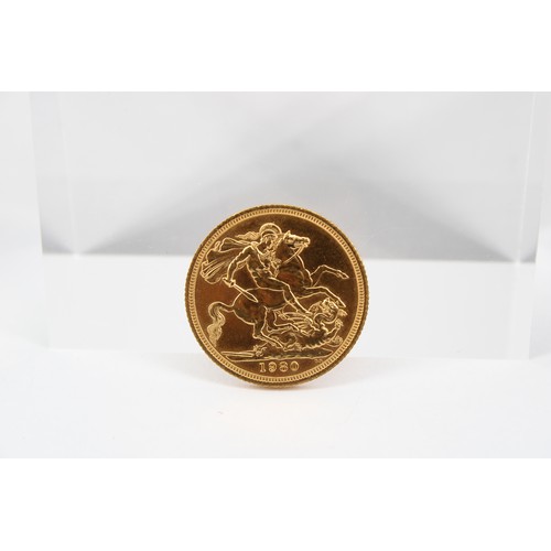 369 - A Queen Elizabeth II, 1980 Gold Sovereign Weight: 8g