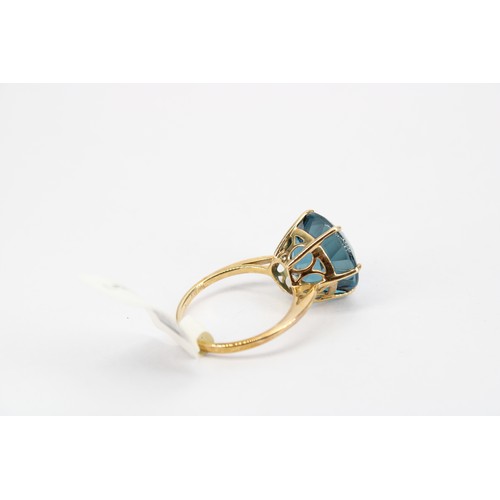 43 - A London blue topaz single stone ring. Size N 1/2. Stamped 10K. Weight 4.67 grams