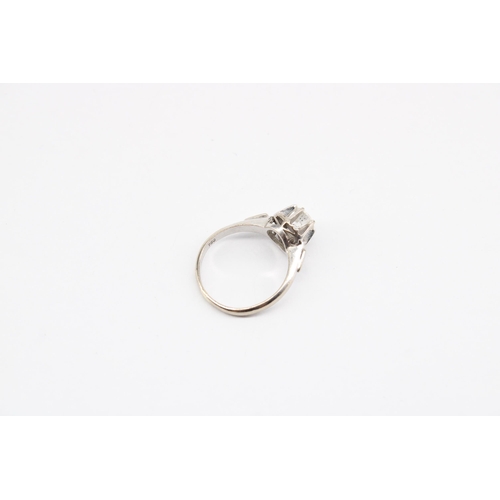 16 - A brilliant cut diamond illusion set ring. Estimated 0.60ct H/I SI1/SI2. Size P. Stamped 750. Weight... 