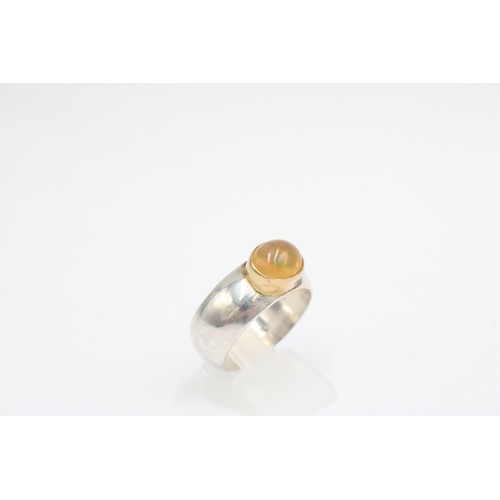 93 - A Unique 18ct Gold and Silver Band Bezel Set with a Phantom Opal&nbsp;Weight: 11.89g Size: T... 