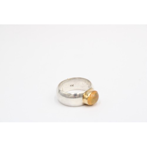 93 - A Unique 18ct Gold and Silver Band Bezel Set with a Phantom Opal&nbsp;Weight: 11.89g Size: T... 