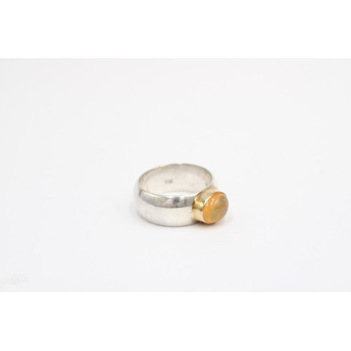 93 - A Unique 18ct Gold and Silver Band Bezel Set with a Phantom Opal&nbsp;Weight: 11.89g Size: T... 
