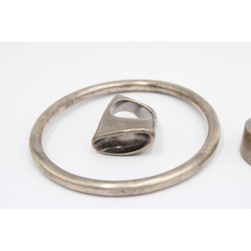 37 - A Georg Jensen Vivianna Torun Design Heavy Silver Ring, Believed to be numbered 143. Together with s... 