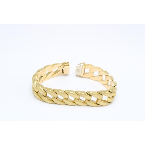 12 - A Fine Quality Piero Spoggi Milano 18ct Fancy Curb Link Bracelet with Mesh Textured Links, Marked 'Z... 
