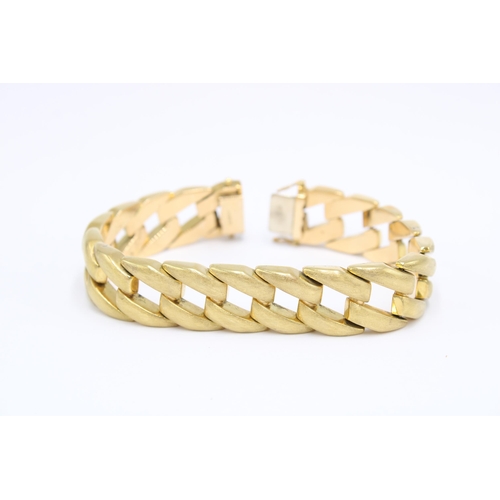 12 - A Fine Quality Piero Spoggi Milano 18ct Fancy Curb Link Bracelet with Mesh Textured Links, Marked 'Z... 