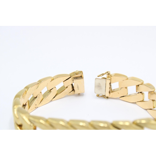 12 - A Fine Quality Piero Spoggi Milano 18ct Fancy Curb Link Bracelet with Mesh Textured Links, Marked 'Z... 