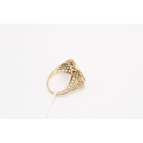  A 9ct Sovereign Ring Mount, With Millennium Hallmark.&nbsp;Weight: X 1/2 Weight: 4.61g