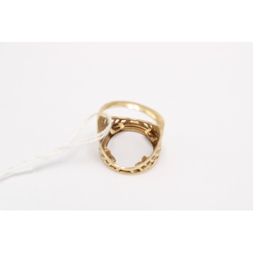  A 9ct Sovereign Ring Mount, With Millennium Hallmark.&nbsp;Weight: X 1/2 Weight: 4.61g