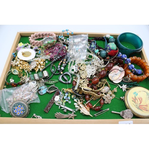 224 - An assortment of costume jewellery. To include a butterfly wing brooch, an enamel leaf brooch and an... 