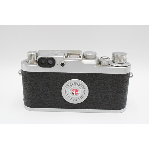  A 1950's Leica DBP Ernst Leitz GMBH Wetzlar IIIg Camera With additional Canon view finder and carry ... 