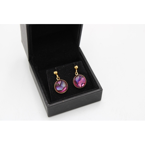 33 - An 18ct Yellow Gold Purple Enamelled Circular Drop Ear Rings, approx. 11mm Diameter, with 18ct Yello... 
