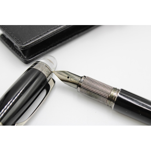 454 - A 14ct gold nibbed Mont Blanc Starwalker fountain pen, with black and chrome body. With Black Leathe... 