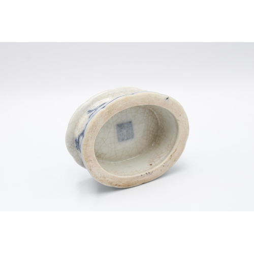 445 - A Chinese Export blue and white porcelain salt, the base marked with an underglaze Chinese character... 