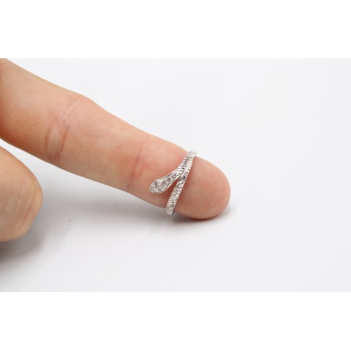  A 750 Marked Diamond Set Serpent Style Ring&nbsp;Weight: 2.61g Size: L