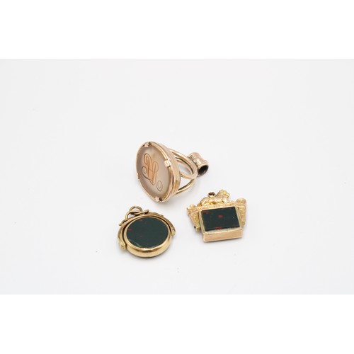  Three 9ct gold-mounted fob seals, late 19th and early 20th centuries, the first a bloodstone and car... 