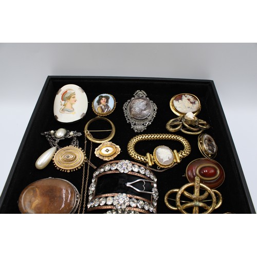  An interesting collection of jewellery, late 18th century and later, including 24 brooches, some Etr... 