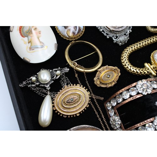  An interesting collection of jewellery, late 18th century and later, including 24 brooches, some Etr... 