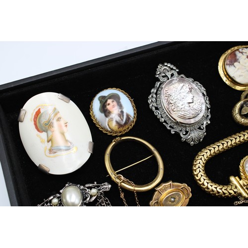  An interesting collection of jewellery, late 18th century and later, including 24 brooches, some Etr... 