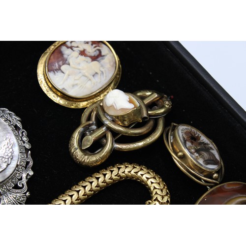  An interesting collection of jewellery, late 18th century and later, including 24 brooches, some Etr... 