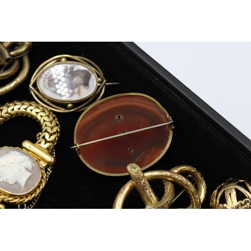  An interesting collection of jewellery, late 18th century and later, including 24 brooches, some Etr... 