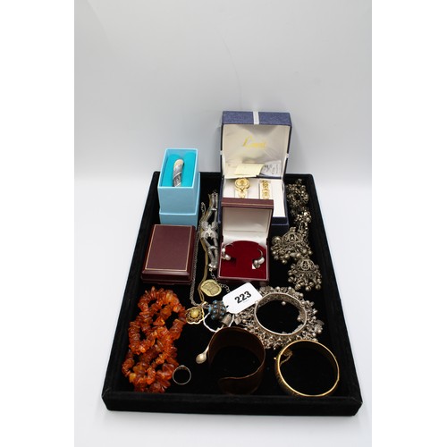  A Small Selection of Costume & Silver Jewellery, including a Limit ladies wristwatch, a Middle E... 