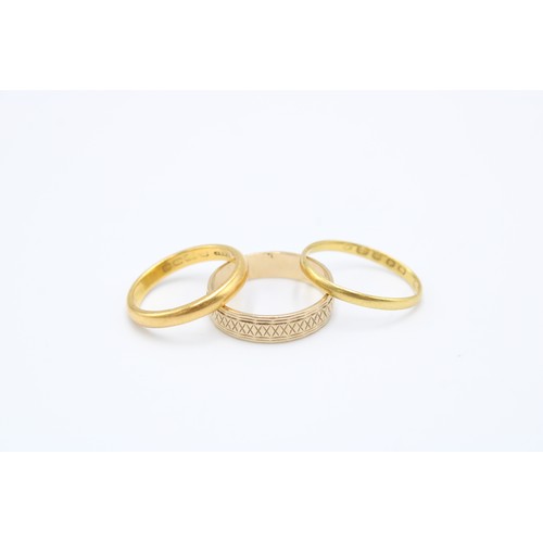  A Group of Rings to include Two 22ct Bands, and One 9ct Band with Diamond Cut Styling&nbsp;22ct: 5.8... 