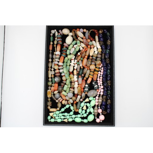  A 9ct gold tested hair clip and a group of silver and costume jewellery, comprising fourteen pieces ... 
