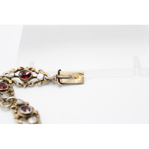 39 - An Austro-Hungarian Garnet and Mother of Pearl Necklace Circa 1880 of Festoon Design, Set in Silver ... 