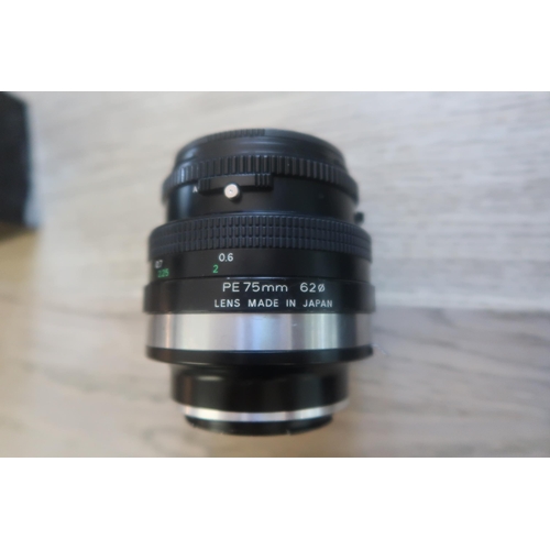 458 - A 1970s Zenza Bronica film camera, having a Speed Grip and other accessories to include 1:2.8 F=75mm... 