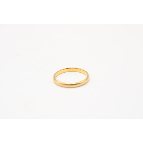 21 - A 22ct gold 3mm band ring. Size T 1/2. Weight 3.38 grams&nbsp;