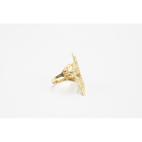24 - A 14ct Leaf Design Ring Weight: 3.2g Size: Q 1/2