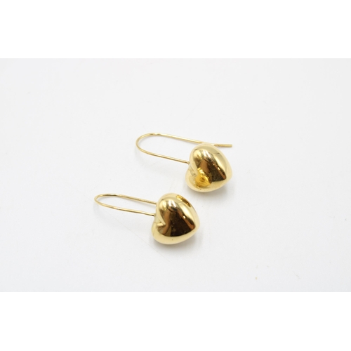 29 - A Pair of 18ct Heart Style Hook Back Earrings&nbsp;Weight: 4.69g&nbsp;