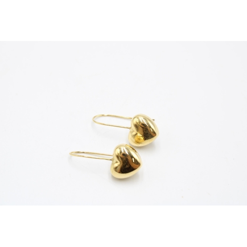 29 - A Pair of 18ct Heart Style Hook Back Earrings&nbsp;Weight: 4.69g&nbsp;