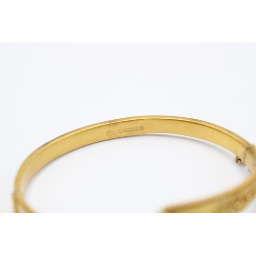 3 - An 15ct 1886 Dated Victorian Diamond & Sapphire Hinged Bangle. Featuring a rope twist border wit... 