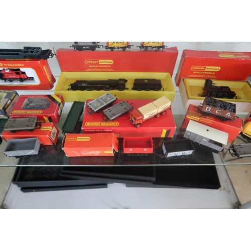581 - Hornby Model Railways Various Buildings Including Station Booking Office, 2 x Signal Boxes, Platform... 