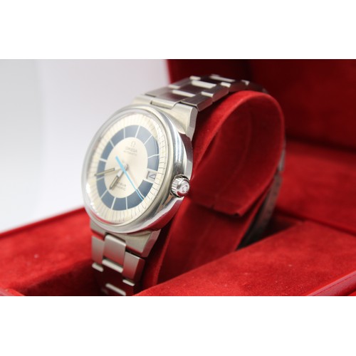  An Automatic 1970's Omega Geneve 'Dynamic'. Featuring a Stainless Steel Case & Bracelet, Silver ... 