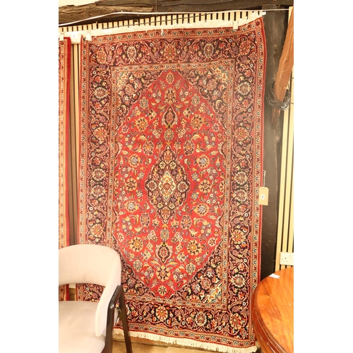 605 - A handmade woollen Kashan rug - 2.17m x 1.30m