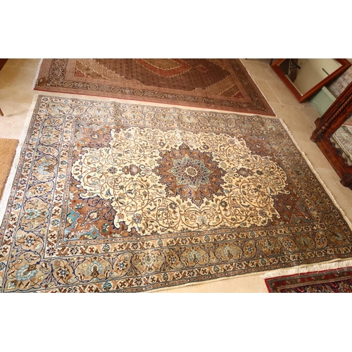 612 - A handmade woollen Meshed rug - 2.84m x 1.83m