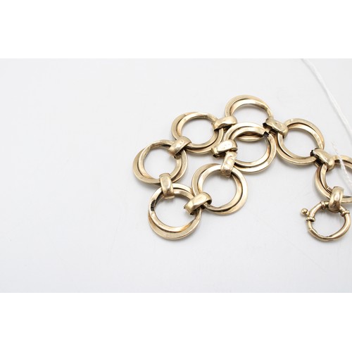  An openwork circle panel bracelet. Stamped 375. Length 215mm. Weight 15.36 grams