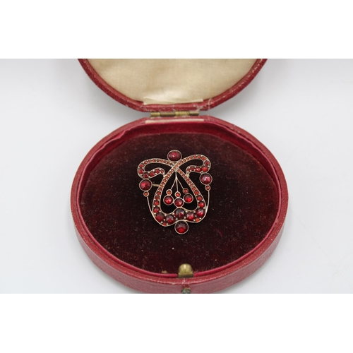 74 - A Quality 15ct Yellow Gold (Tested) Art Nouveau Garnet Brooch