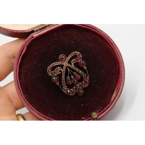 74 - A Quality 15ct Yellow Gold (Tested) Art Nouveau Garnet Brooch