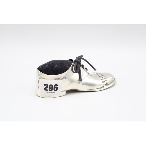 296 - A silver shoe-form pin cushion,&nbsp;S Blanckensee & Son, Chester, 1910, numbered 548913, velvet... 