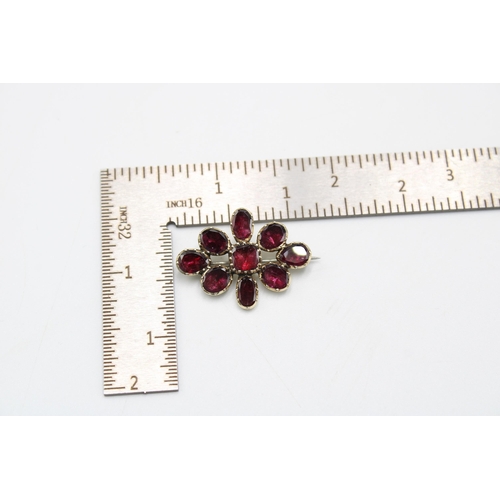 21 - A 15ct gold and almandine garnet brooch, probably early 19th century, unmarked but tested as 15 ct, ... 