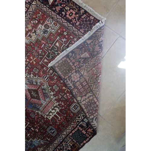 580 - A hand knotted woollen Heriz rug - 1.65m x 1.32m