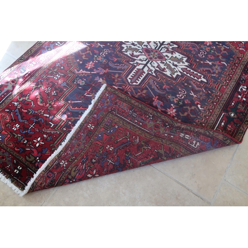 582 - A hand knotted woollen Heriz rug - 2.14m x 1.35m
