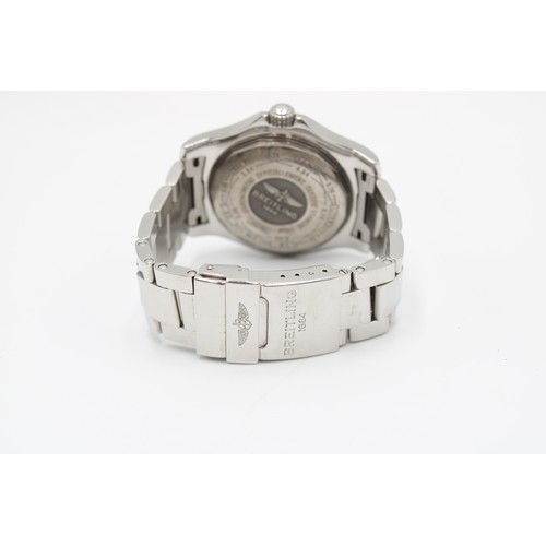 253A - A Breitling Avenger Ⅱ GMT A32390 S. Steel 45mm AutomaticCondition: Signs of wear, in fully working o... 