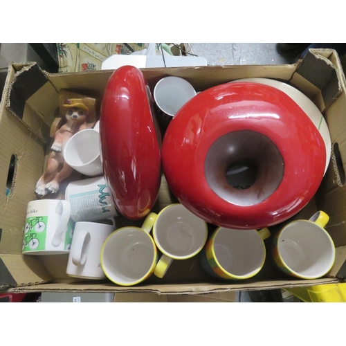 118 - Box inc 2 red vases