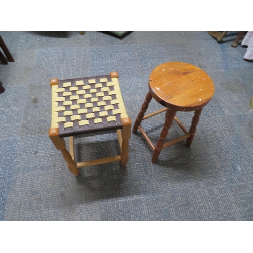427 - 2 Stools